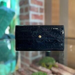 LOUIS VUITTON Sarah Bleu Infini Monogram Vernis Leather Wallet